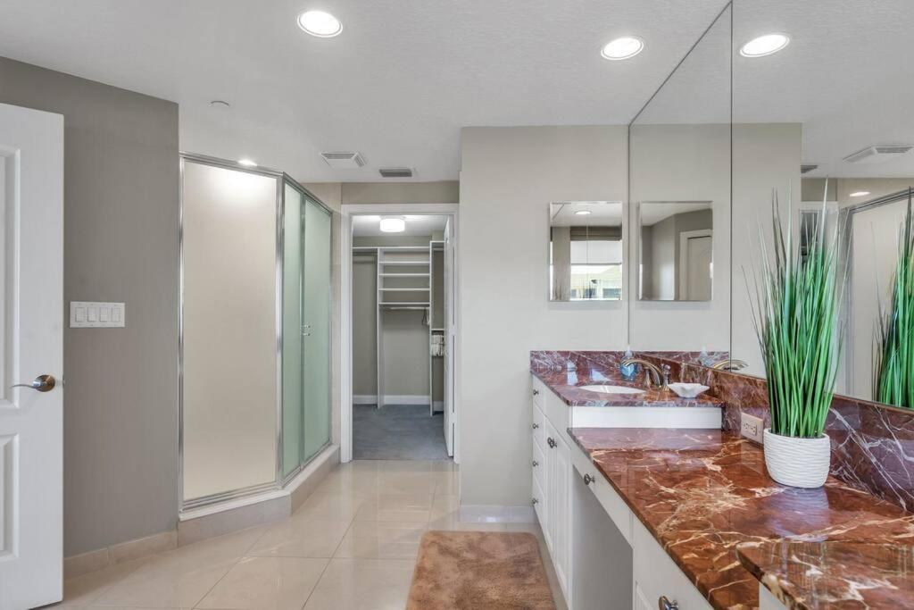 Coastal Elegance: Your Clearwater Beach Escape Exterior foto
